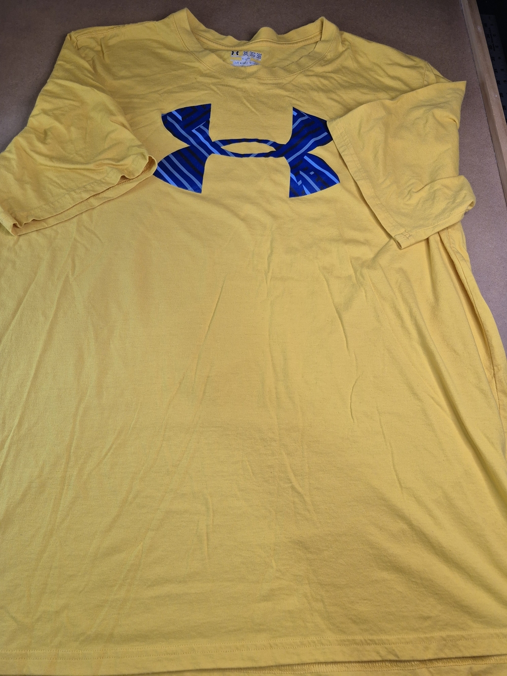 Under Armour Men’s Yellow Logo Short-Sleeve Tee - VM